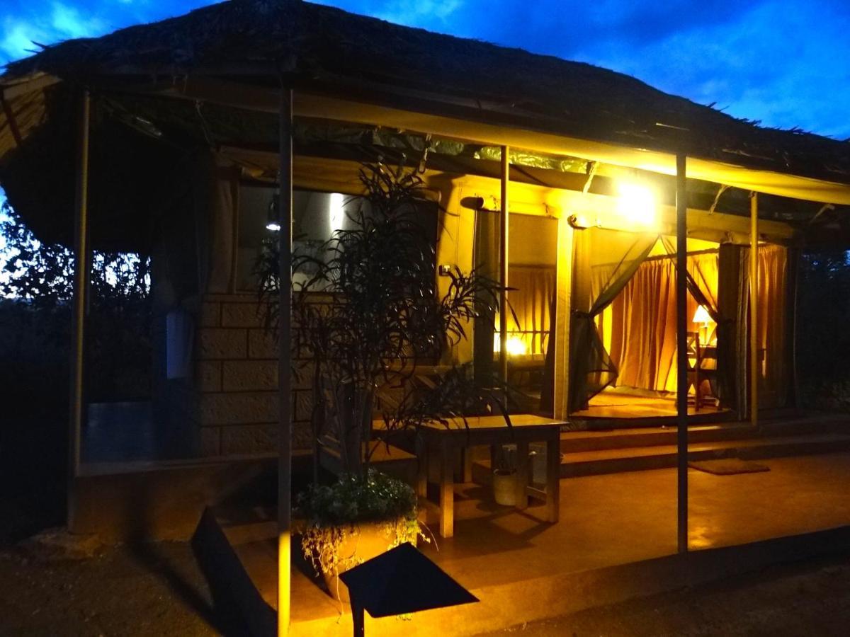 Ikweta Safari Camp Hotel Maua Eksteriør billede